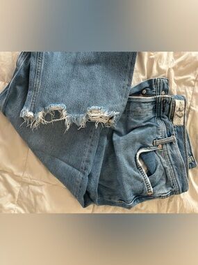 We The Free Light Blue Distressed Cropped Jeans with Frayed Hem